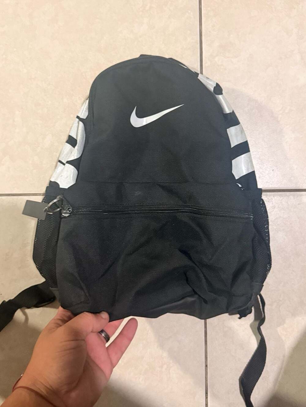 Nike Brasilia JDI Mini Backpack Black/White with Keychain